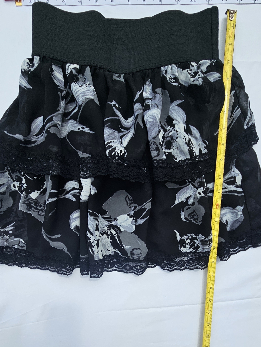 Lily Rose Black & Gray Floral Tiered Skirt - Women Small